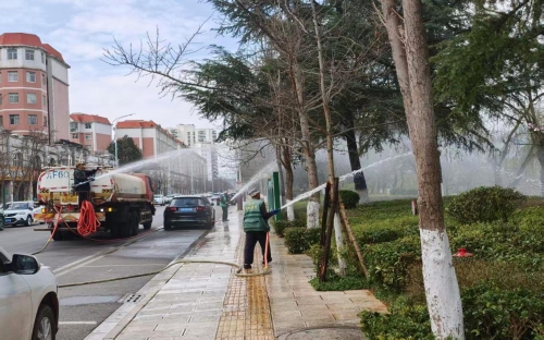 人勤春早养护忙 精细养护焕新颜2